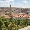 Vanaf de heuvel in de stad heb je een fraai zicht op Burgos met de kathedraal en het landschap erom heen