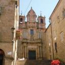 In één van de hoeken van het Praza Maior staat de Iglesia de Santa Maria la Mayor